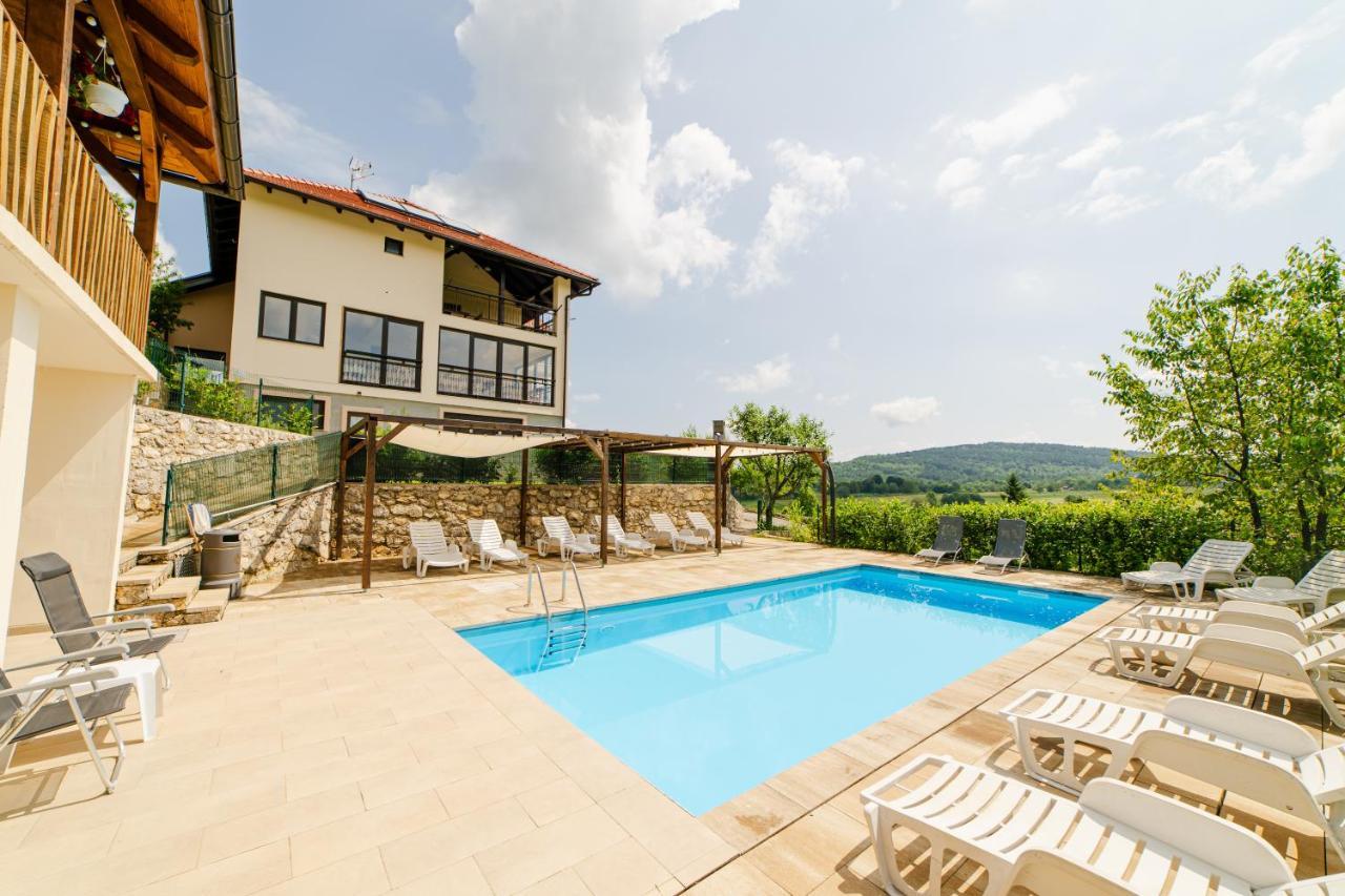 Hotel Jankovi Dvori Rakovica Esterno foto
