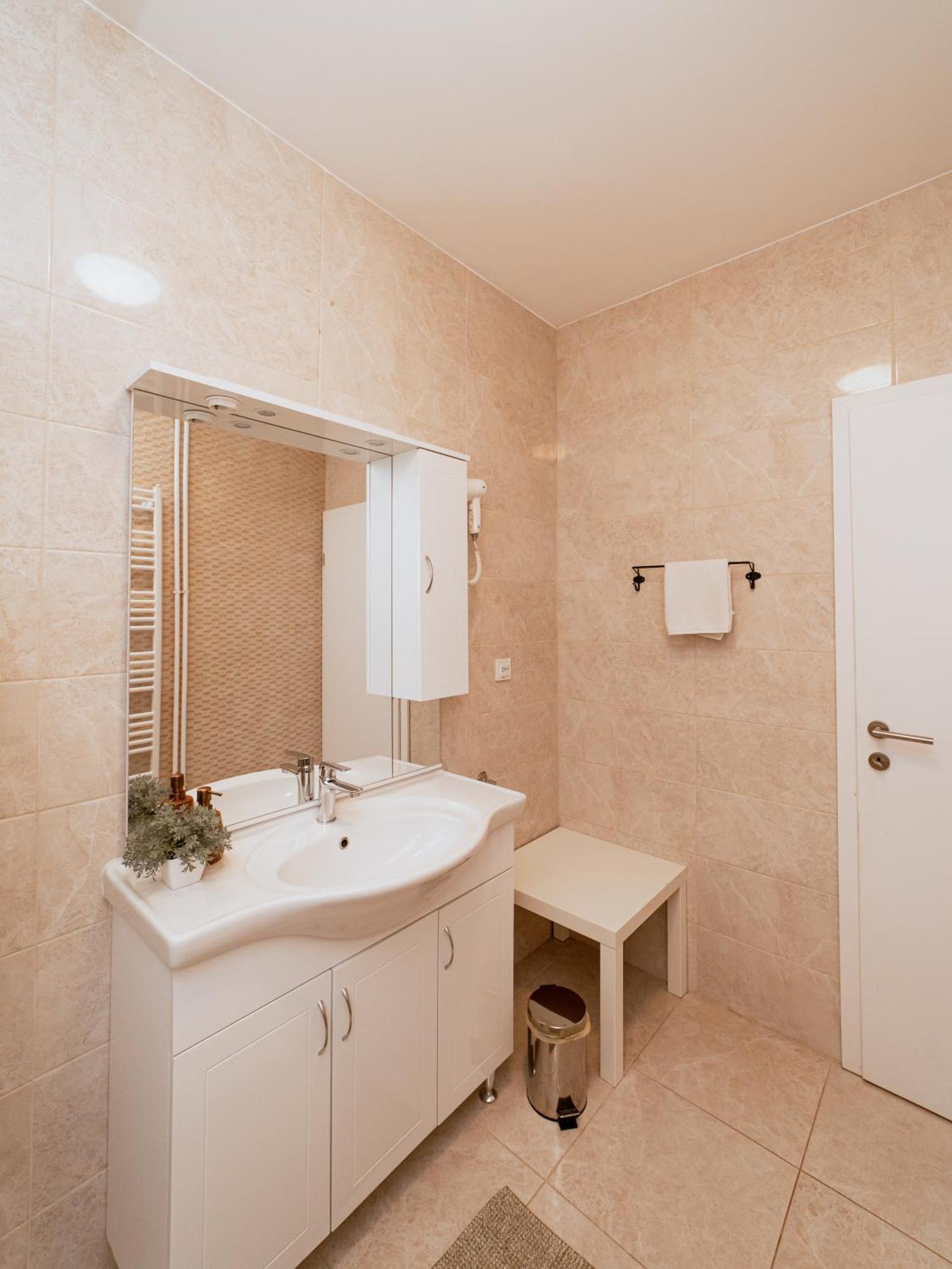 Hotel Jankovi Dvori Rakovica Esterno foto